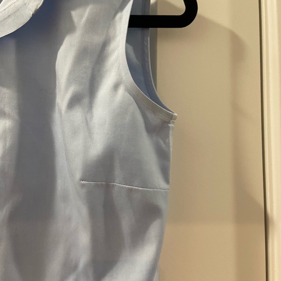 Casual Corner Non Iron sleeve less fitted button down baby blue Women's XS EUC - Picture 7 of 14